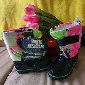 S31 New Kid's warm, furry lined boots - Fun, flashy Neon green & pink. Velcro